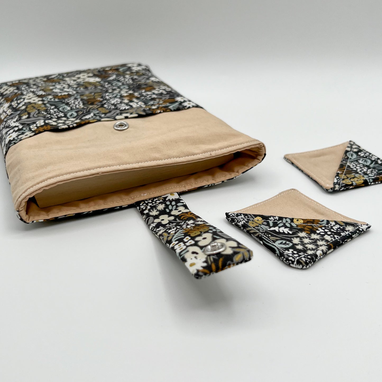 Reader Travel Set in Dark Meadow