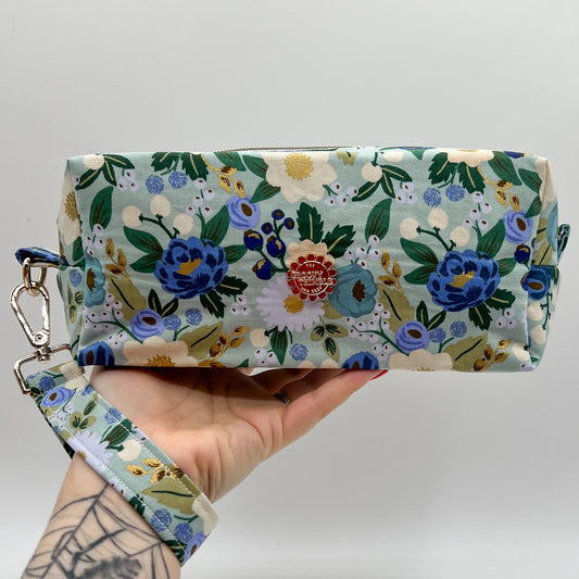 Large Makeup Bag in Vintage Blossom