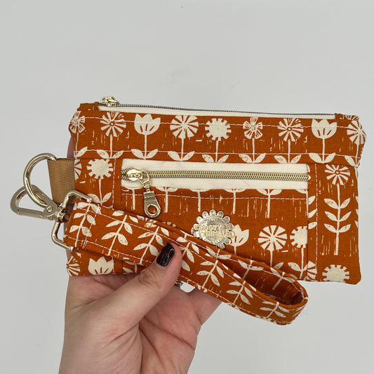 Two-Pocket Wristlet in Saddle
