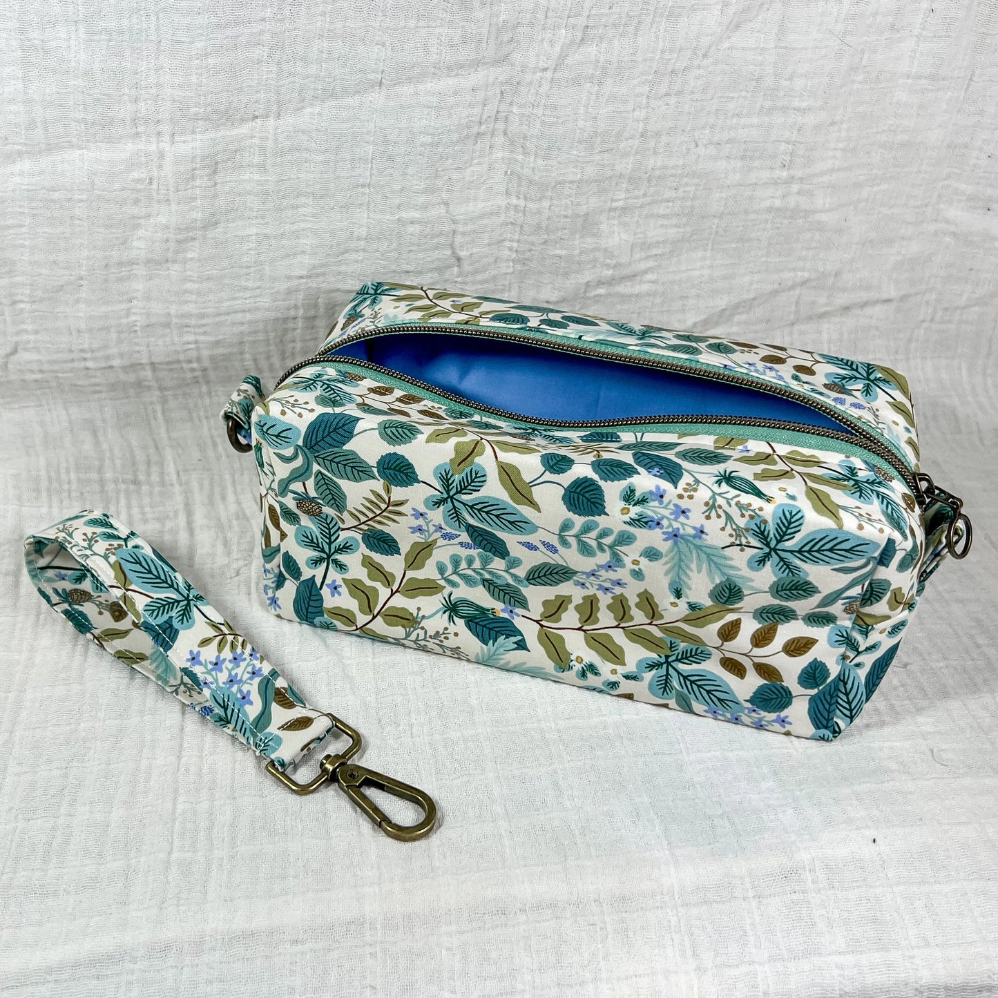 Large Makeup Bag in Verte